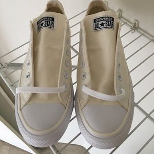 NEVER WORN Cream Converse All Stars Size 8.5